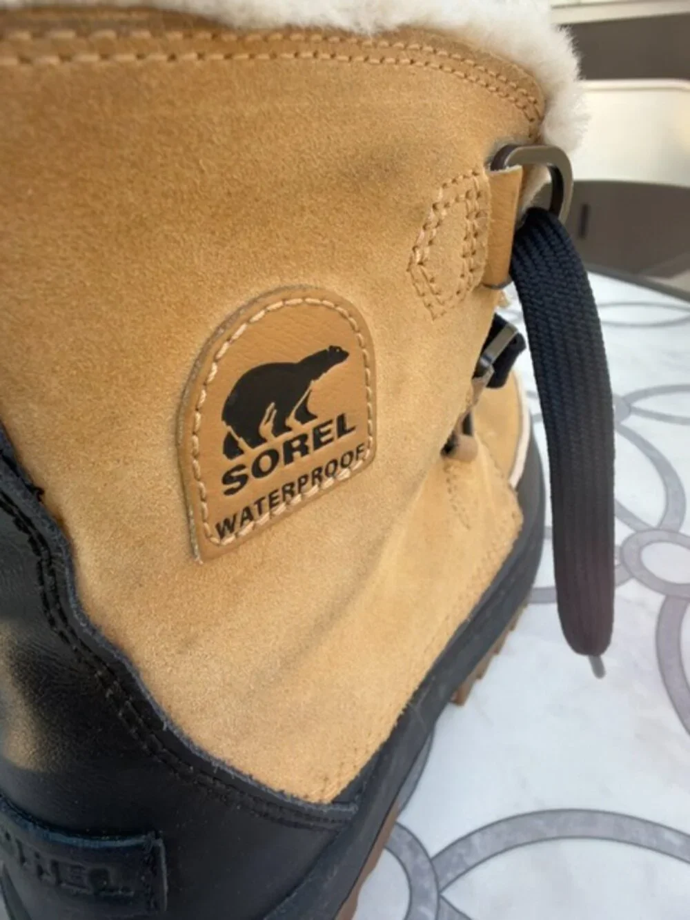 Used Sorel women boots in size 8 Water Proof Snow Rain Boots for Winter